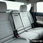 폭스바겐 아틀라스의 가족용 SUV 적합성 - A spacious and modern Volkswagen Atlas interior showcasing three rows of seats with ample legroom, s...